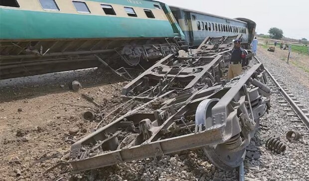 Pakistan: Several killed as blast derails train in Balochistan Pakistan: Several killed as blast derails train in Balochistan