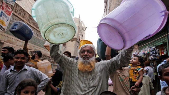 Pakistan economic crisis: 10% cut in govt employees' salary under consideration Pakistan economic crisis: 10% cut in govt employees' salary under consideration
