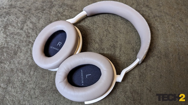 Sennheiser Momentum 4 Wireless Headphones Test Ear cups