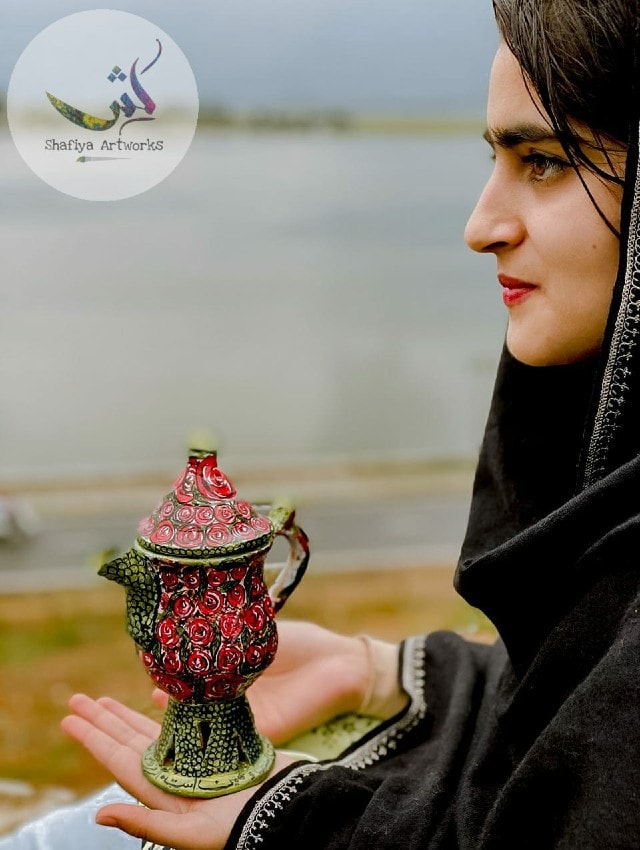 Shafiya Shafi showing her creation