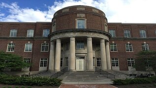 US professor urges 'straight' students to watch 'gay, lesbian porn ...