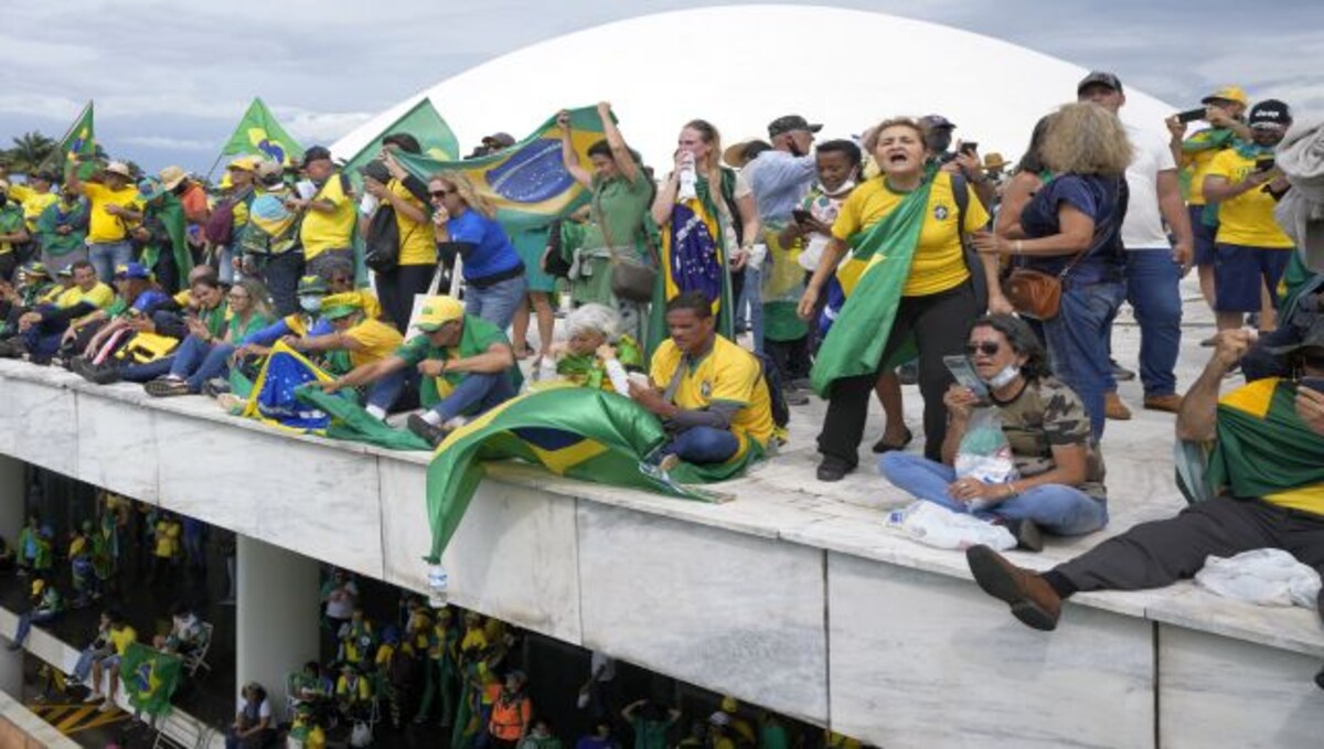 Brazil's yellow-and-green soccer jersey stirs up controversy