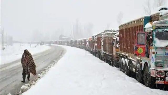 Jammu and Kashmir: Fresh snowfall shuts national highway, flight operations affected Jammu and Kashmir: Fresh snowfall shuts national highway, flight operations affected