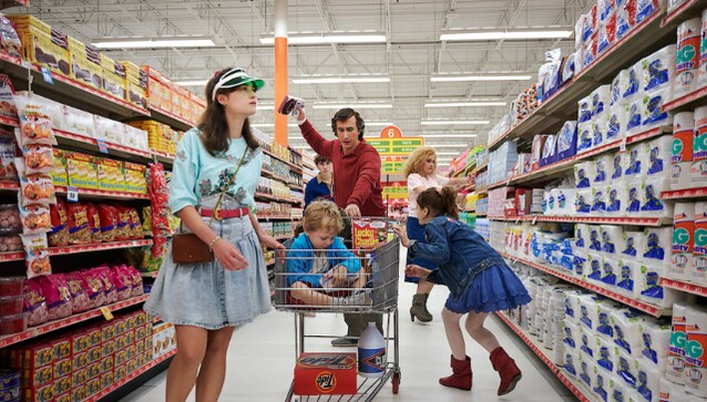 White Noise is a disgracefully disjointed discourse on a dysfunctional family White Noise is a disgracefully disjointed discourse on a dysfunctional family