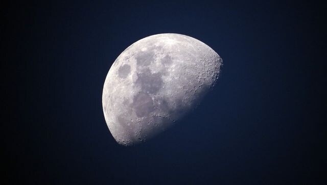 moon time zone