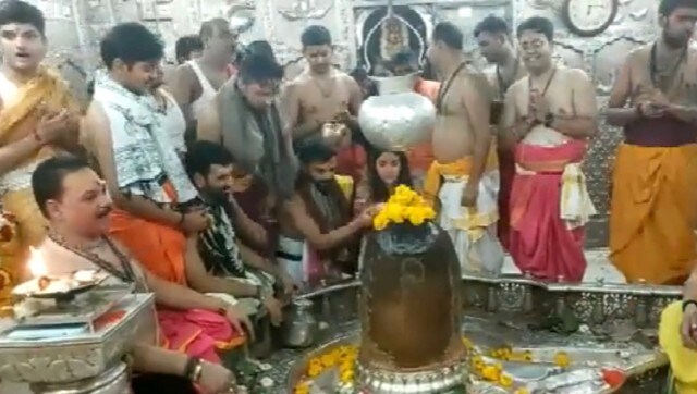Watch video: Virat Kohli-Anushka Sharma offer prayers at Ujjain's Mahakaleshwar temple