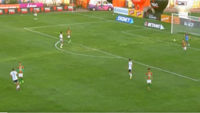 El portero marca un gol desde 101 metros desde su propia área en el fútbol chileno