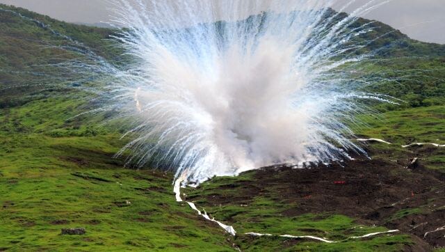 Russia ‘fires’ white phosphorous bombs in Ukraine: What are these deadly munitions that ‘rain down hell’? Russia ‘fires’ white phosphorous bombs in Ukraine: What are these deadly munitions that ‘rain down hell’?