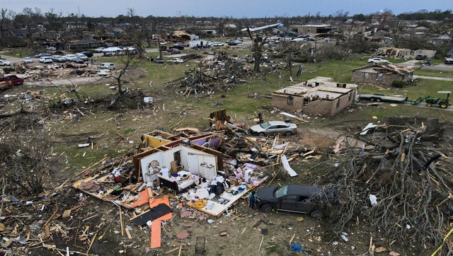 Dangerous storms, tornado warnings over US Midwest, South