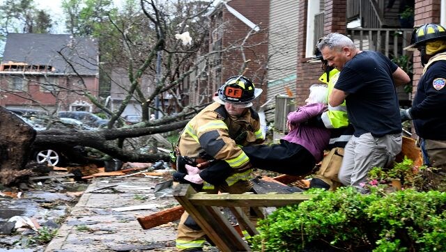 Tornadoes strike Arkansas, Illinois; 4 killed, dozens injured Tornadoes strike Arkansas, Illinois; 4 killed, dozens injured