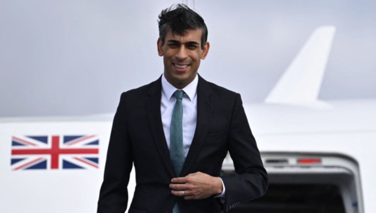 Rishi Sunak marks US military ties by laying wreath at Tomb of Unknown  Soldier