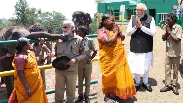 PM Modi با زوج فیل Whisperers تعامل می کند