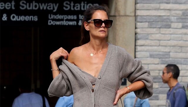 Katie Holmes On Her Viral Cashmere Bra Moment I Have No Idea Why That Took Off Entertainment 