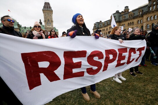 کارمندان دولت کانادا یکی از بزرگترین اعتصابات تاریخ این کشور را به راه انداختند
