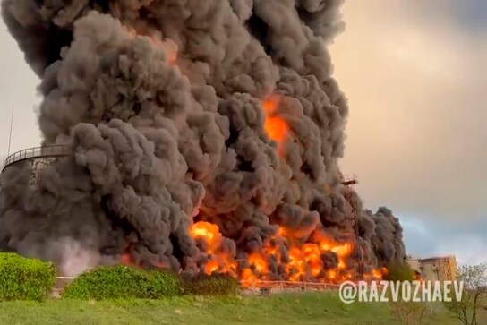 یک مقام روسی گفت پهپادهای اوکراینی به انبار نفت کریمه حمله کردند