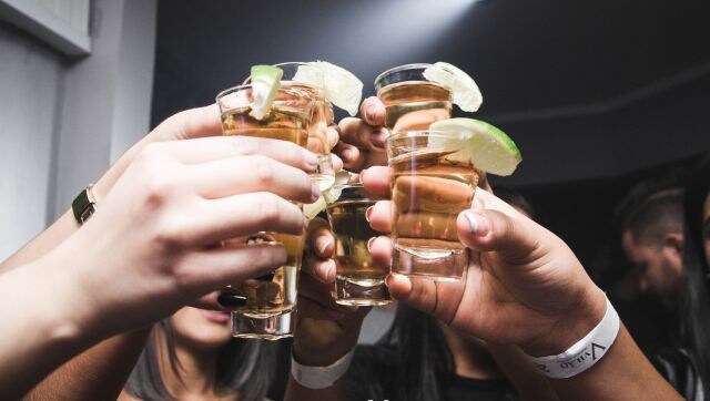 British man drinks himself to death in strip club after downing 22 shots in 90 minutes British man drinks himself to death in strip club after downing 22 shots in 90 minutes