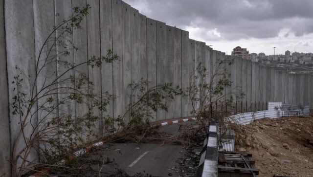 IDF putting more concrete barriers as protection against Hamas missiles IDF putting more concrete barriers as protection against Hamas missiles