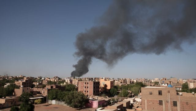 سودان: نبردها در دارفور در چهارمین روز از آتش بس خفیف با میانجیگری آمریکا و عربستان سعودی در جریان است.