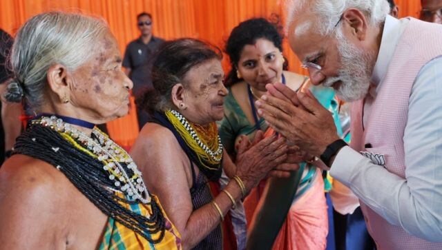 Karnataka polls: PM Modi meets Padma awardees Tulsi Gowda, Sukri Bommagowda, seek their blessings Karnataka polls: PM Modi meets Padma awardees Tulsi Gowda, Sukri Bommagowda, seek their blessings