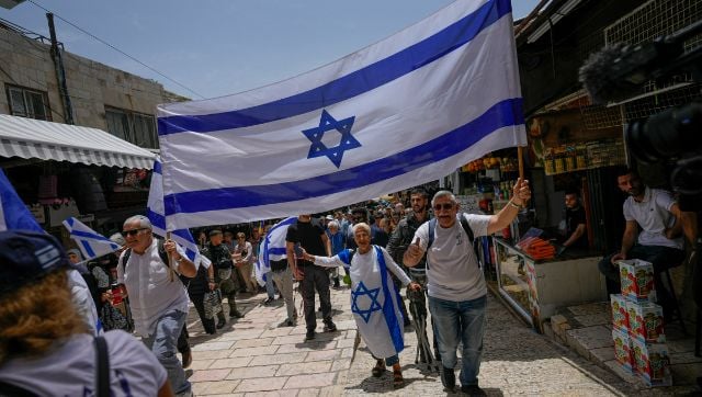 اسرائیل پیش از راهپیمایی جنجالی ملی‌گرایان یهودی با پرچم در اورشلیم، حضور شدید پلیس را مستقر کرد.