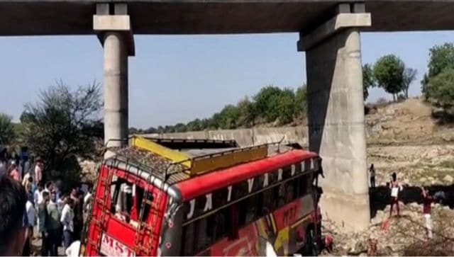 You are currently viewing 15 people killed as bus falls off bridge in Khargone after driver ‘falls asleep’