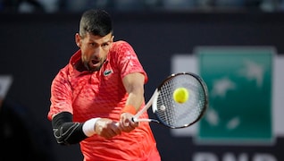 Djokovic overcomes mid-match lapse to beat Dimitrov at Italian Open;  Swiatek wins