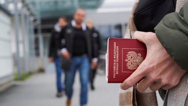 اوکراین از ساکنان مناطق اشغالی می‌خواهد برای «زنده ماندن» پاسپورت روسی بگیرند.