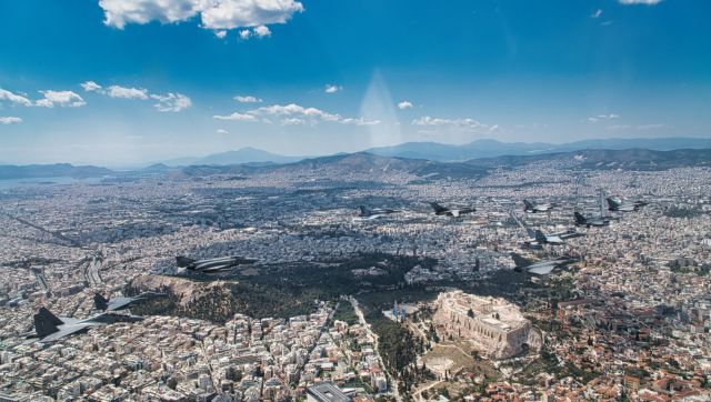 WATCH IAF نمایشی دیدنی را در پروازهای گذشته بر فراز بناهای تاریخی یونان باستان به نمایش می گذارد