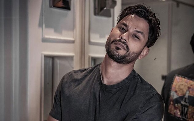 Celebrating his birthday today on May 25, Kunal Kemmu has been acting since he was a kid, which is why versatility comes very naturally to him. Known for slipping into different roles with effortless ease, Kunal’s work speaks volumes of his caliber as an entertainer. Looking at his impressive filmography, it’s easy to say that Kunal enjoys breaking monotony while also enjoying work. Some of actor’s most iconic and unique roles include works from different genres such as action comedy ‘Go Goa Gone’, black comedy crime film ‘Loot Case’ and thriller film ’Malang’ alongwith the likes of ‘Traffic Signal’, ‘Kalyug’, ‘Golmaal’ series and more. Apart from this, the birthday star is also branching out as a director with Excel Entertainment’s upcoming comedy-drama film ‘Madgaon Express’. Celebrating his birthday today on May 25, Kunal Kemmu has been acting since he was a kid, which is why versatility comes very naturally to him. Known for slipping into different roles with effortless ease, Kunal’s work speaks volumes of his caliber as an entertainer. Looking at his impressive filmography, it’s easy to say that Kunal enjoys breaking monotony while also enjoying work. Some of actor’s most iconic and unique roles include works from different genres such as action comedy ‘Go Goa Gone’, black comedy crime film ‘Loot Case’ and thriller film ’Malang’ alongwith the likes of ‘Traffic Signal’, ‘Kalyug’, ‘Golmaal’ series and more. Apart from this, the birthday star is also branching out as a director with Excel Entertainment’s upcoming comedy-drama film ‘Madgaon Express’.