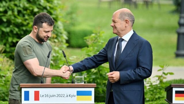स्कोल्ज़ टू ज़ेलेंस्की: बर्लिन 'जब तक ज़रूरत होगी' यूक्रेन का समर्थन करेगा