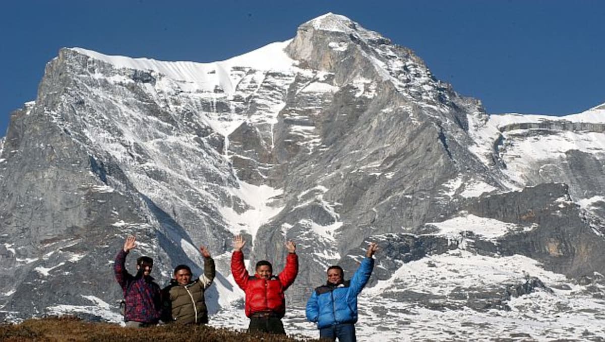 Why is climbing Mount Everest so dangerous?