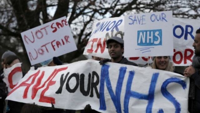 Junior doctors in England stage 72-hour walkout