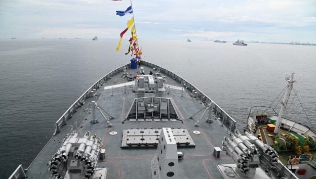 india melakukan latihan angkatan laut bersama yang jarang terjadi dengan rival negara adidaya China, Amerika Serikat, dan rival geopolitik India dan Pakistan.