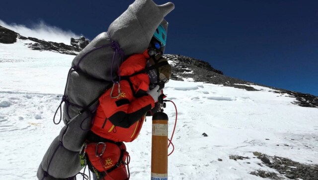 'Further Than It Looks': Chinese woman brawls after being charged $10,000 for saving her life on Mt. Everest Summit 'Further Than It Looks': Chinese woman brawls after being charged $10,000 for saving her life on Mt. Everest Summit