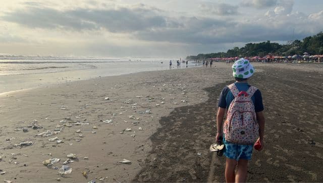 bali tourists plastic