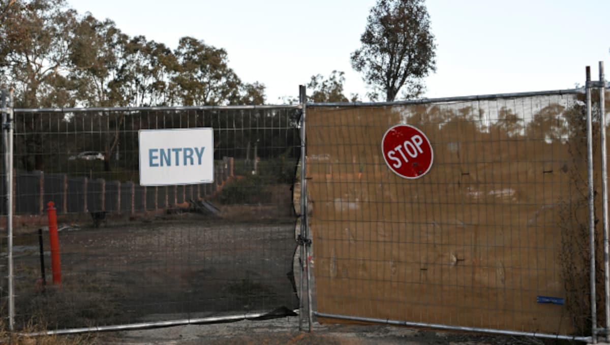 Controversy over Russian diplomat occupying vetoed site of his country's  embassy in Australia