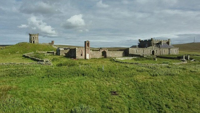 اسکاتلند: قلعه 200 ساله به قیمت 30 لک به فروش می رسد، اما یک شکار بزرگ وجود دارد