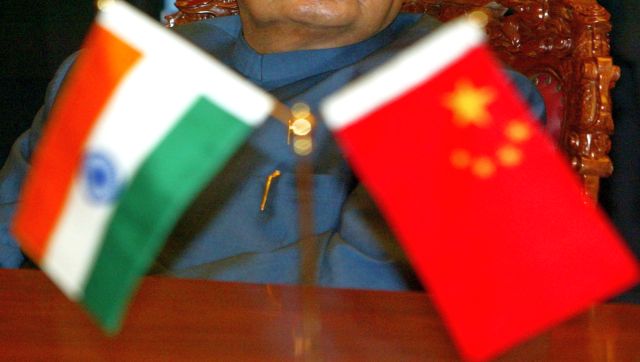 اکنون چین هند را به خاطر بحث ویزای روزنامه نگاران مقصر می داند