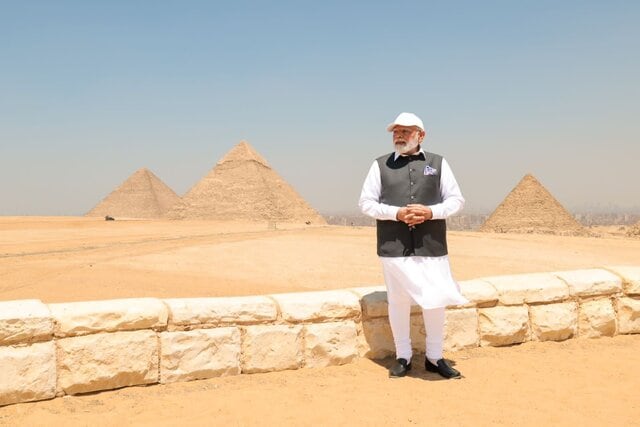 رئيس الوزراء مودي يزور أهرامات مصر التي بناها الفراعنة القدماء