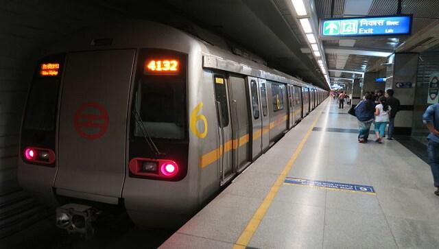 Video Featuring Influencer Dancing At Delhi Metro Platform Goes Viral Internet Dismayed 7170