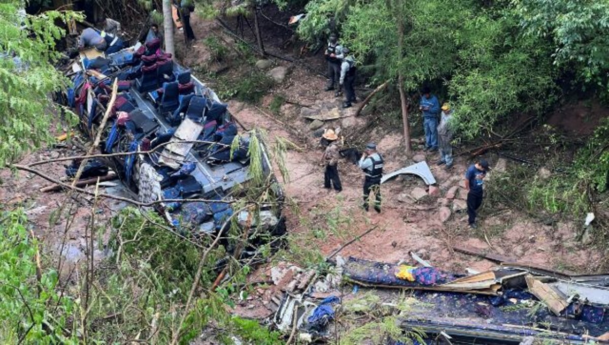 Mexico: Passenger bus plunges into ravine; 27 people killed, 17 injured