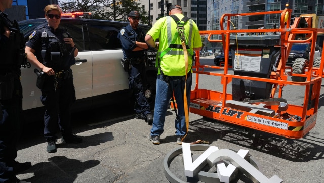 Twitter staff trying to remove the older logo from their building get detained by the police