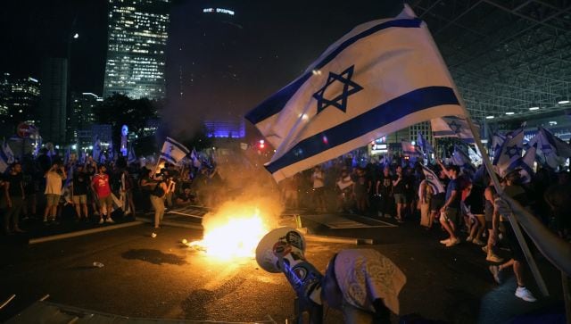 विवादास्पद न्यायिक सुधार पर इज़राइल में संकट