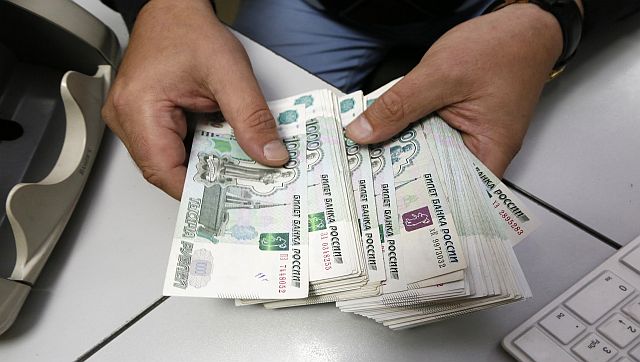 Russia's Rouble Falls To 17-month Low Against The US Dollar: What Does ...