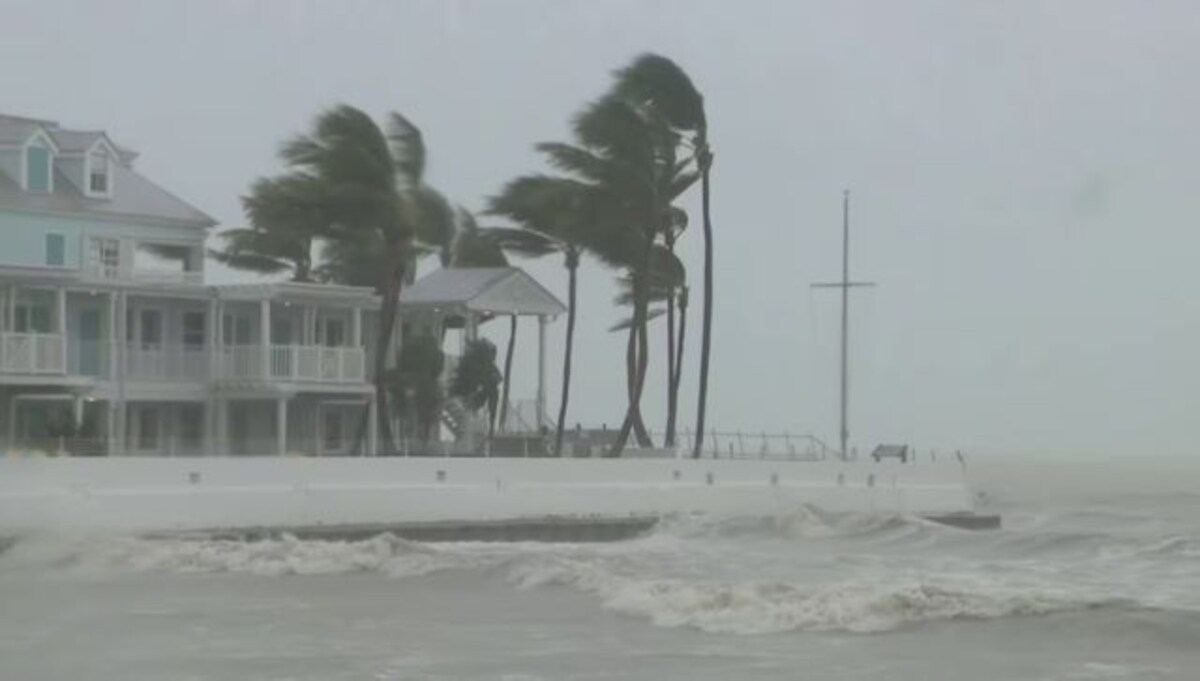 Airlines cancel over 1,000 flights across US as Hurricane Idalia makes  Florida landfall