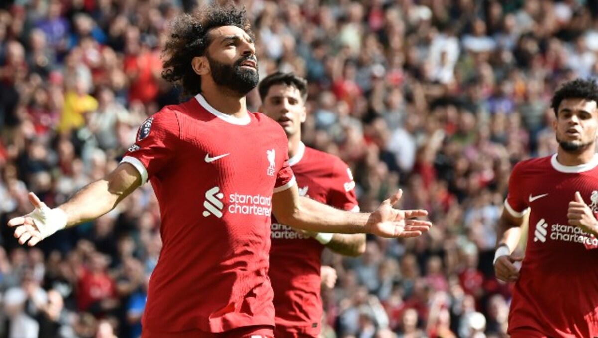 Mohamed Salah penalty helps Liverpool maintain top-four charge