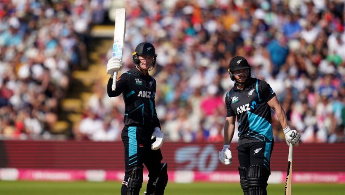 Allen and Phillips lead the way as New Zealand hammer England in 3rd T20