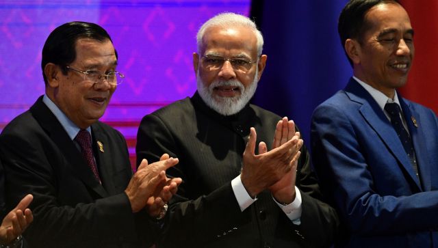 NEW DELHI, INDIA - JANUARY 25: Prime Minister Narendra Modi (R) shakes hand  with Prime Minister of Singapore Lee Hsien Loong (L) prior to their  bilateral meeting on the sidelines of India-ASEAN