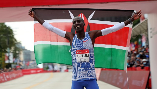 Kenyan Kelvin Kiptum sets world record to win Chicago Marathon Kenyan Kelvin Kiptum sets world record to win Chicago Marathon