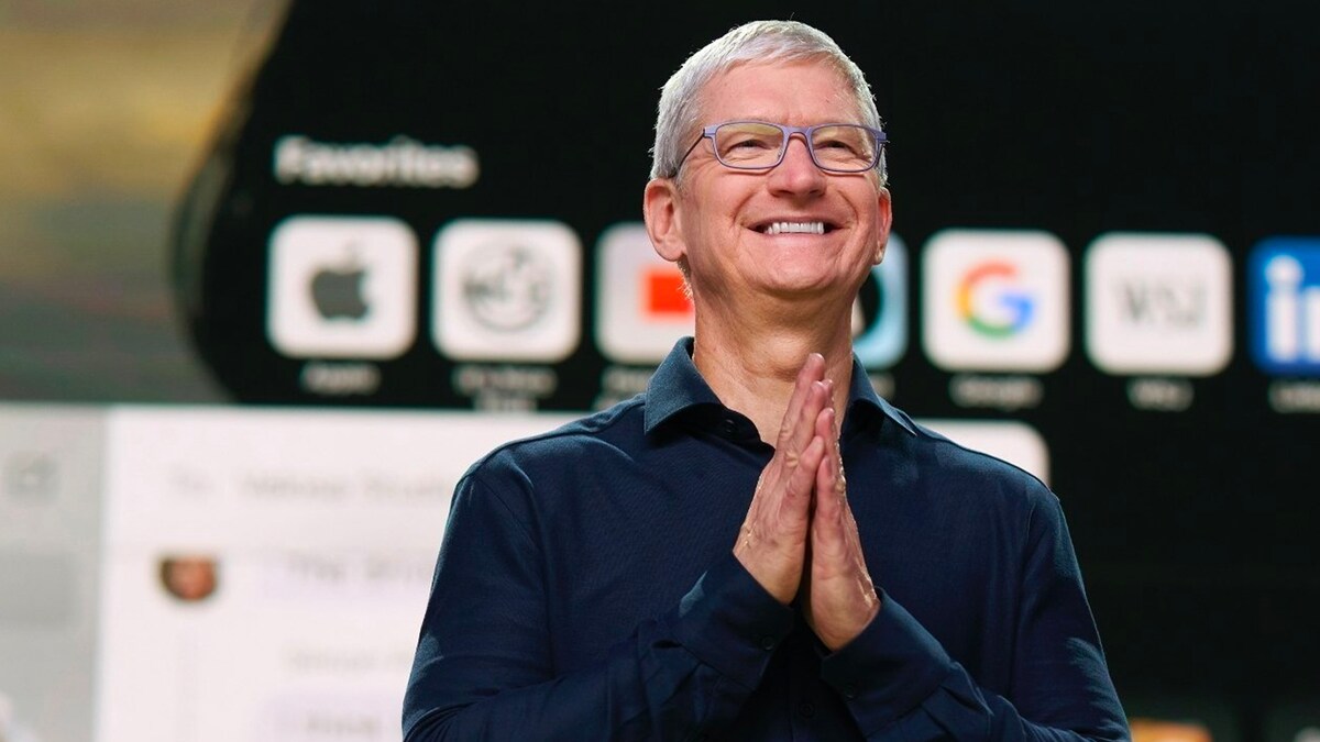 Tim Cook says there are more than 900 million Apple service